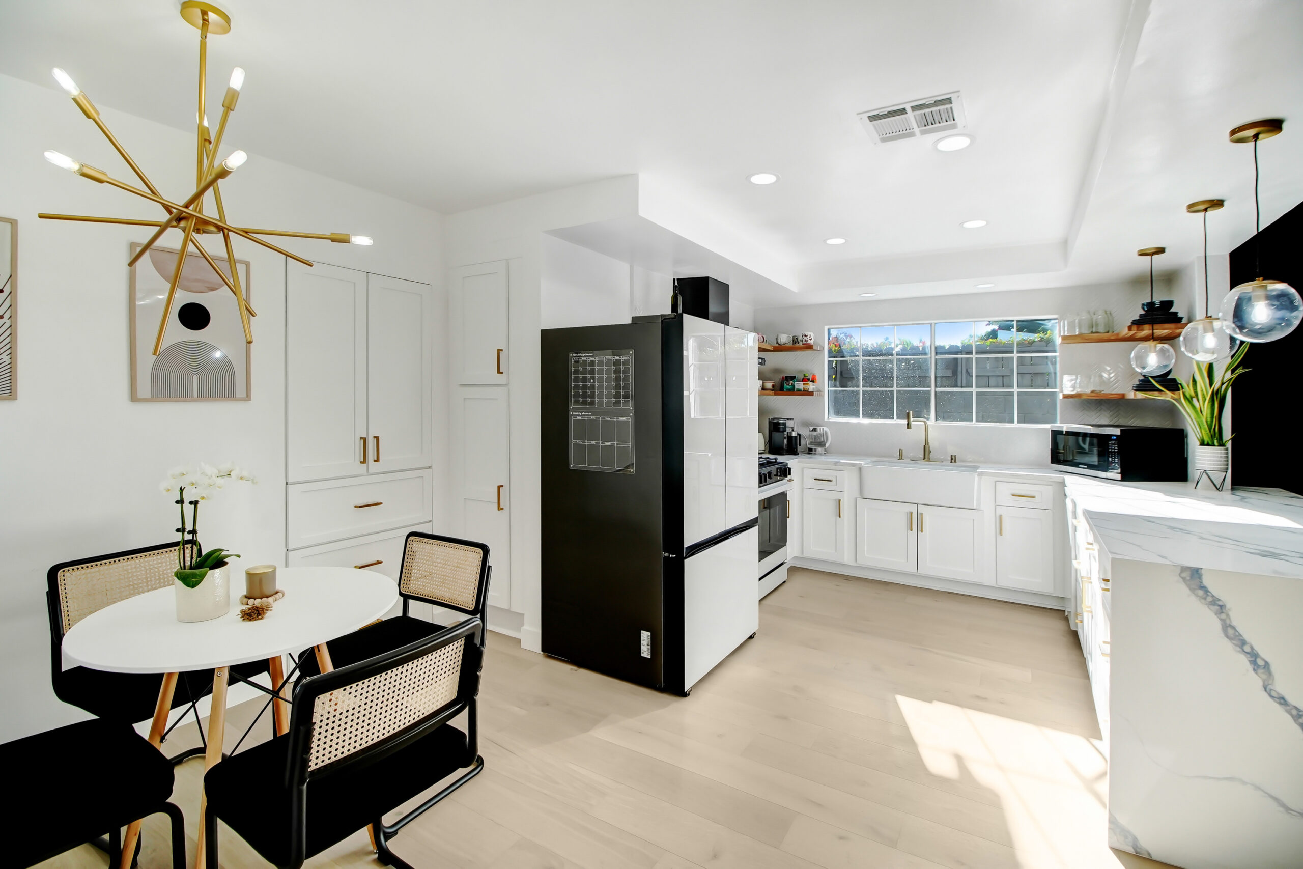Full kitchen