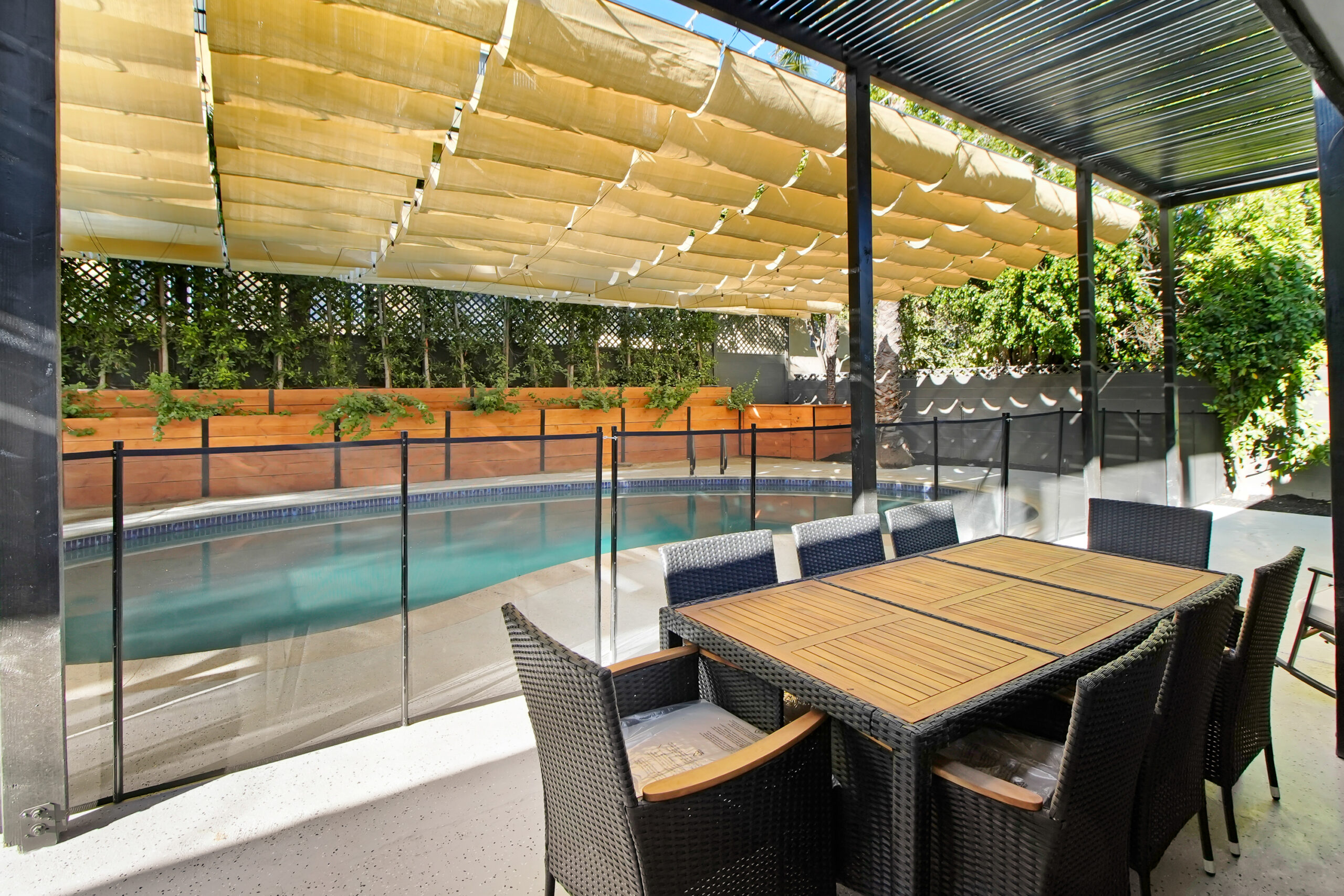 Outdoor dining and pool